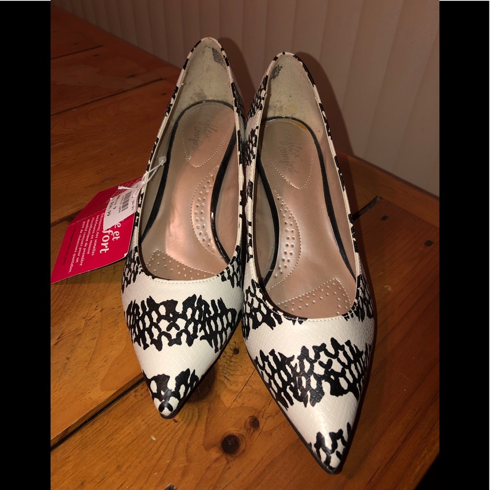 NWT DexFlex comfort size 9 black & white heels NWT
